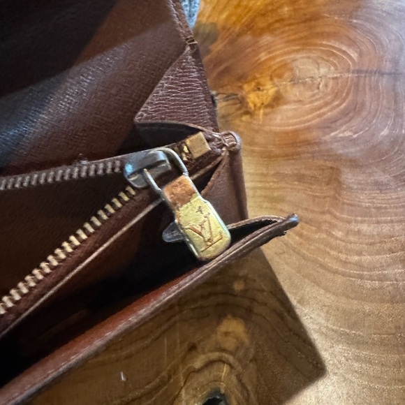 Louis Vuitton
Vintage 1996 Sarah Wallet monogram, snap closure pre-loved - Picture 11 of 16